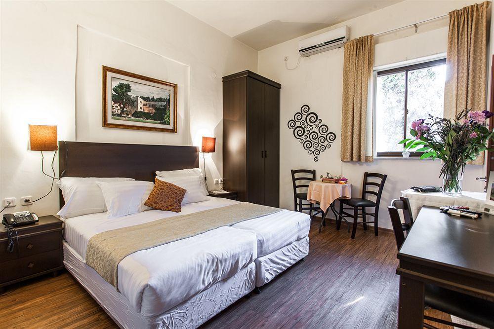 A Little House In Rechavia Hotel Jerusalem Exterior photo