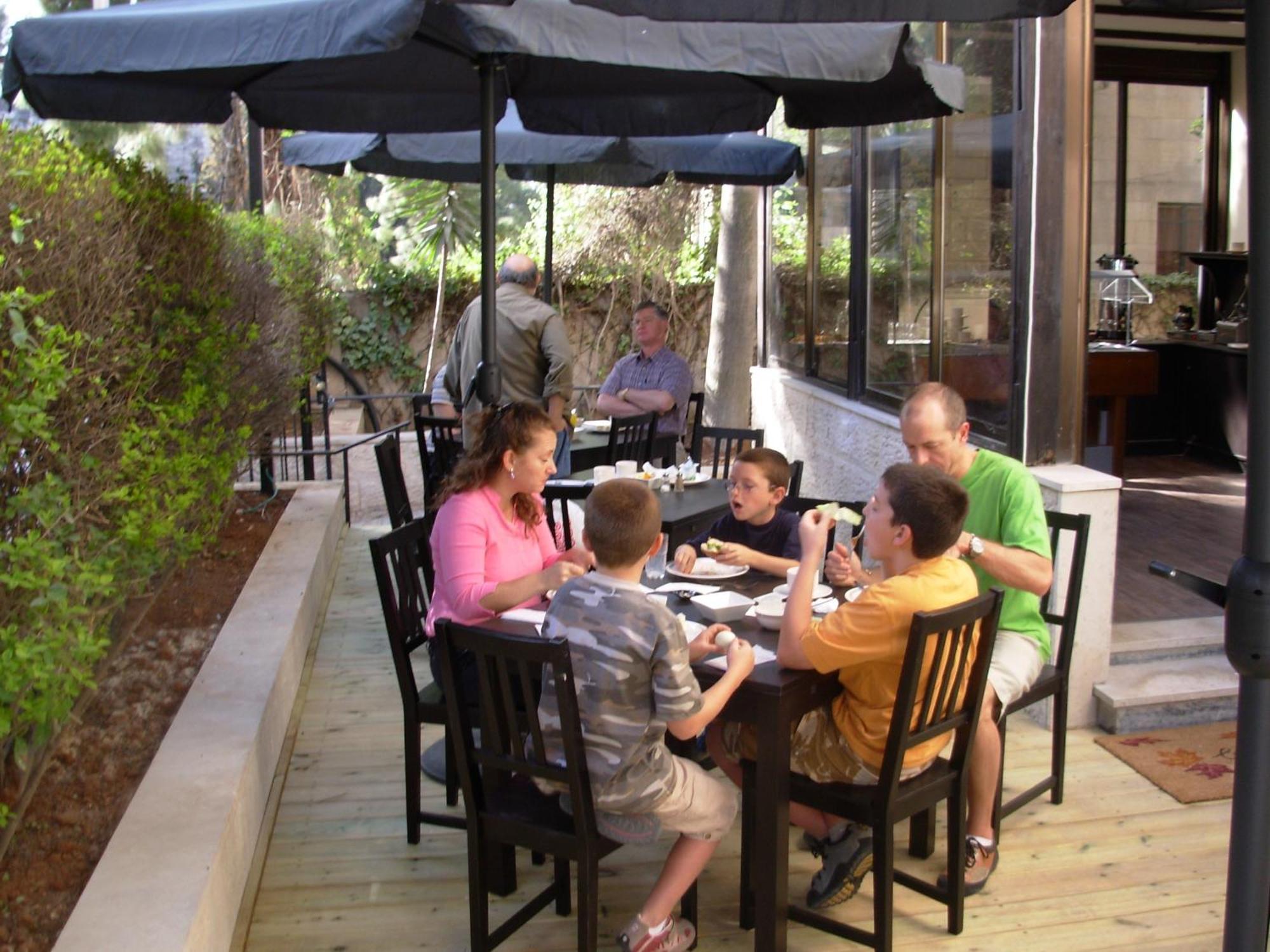 A Little House In Rechavia Hotel Jerusalem Exterior photo