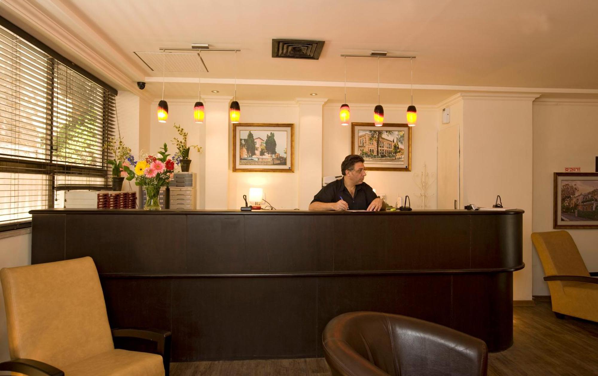 A Little House In Rechavia Hotel Jerusalem Exterior photo