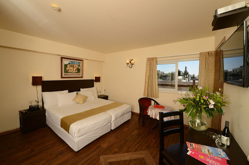 A Little House In Rechavia Hotel Jerusalem Exterior photo