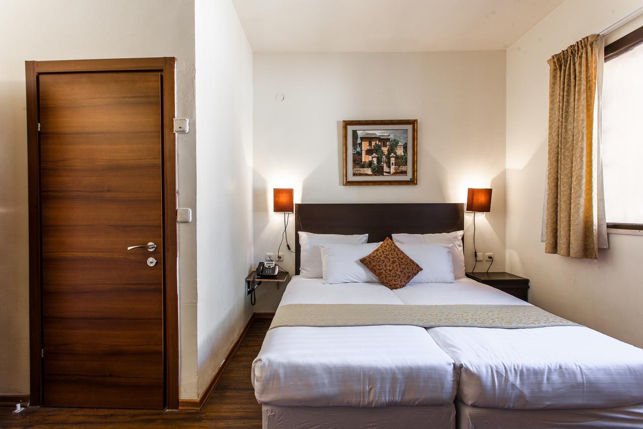 A Little House In Rechavia Hotel Jerusalem Exterior photo