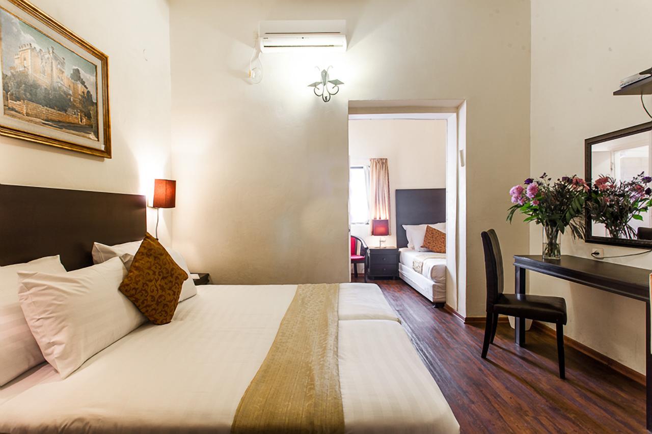 A Little House In Rechavia Hotel Jerusalem Exterior photo