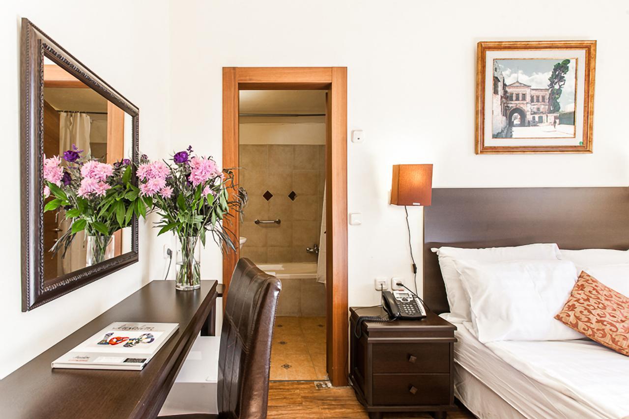 A Little House In Rechavia Hotel Jerusalem Exterior photo