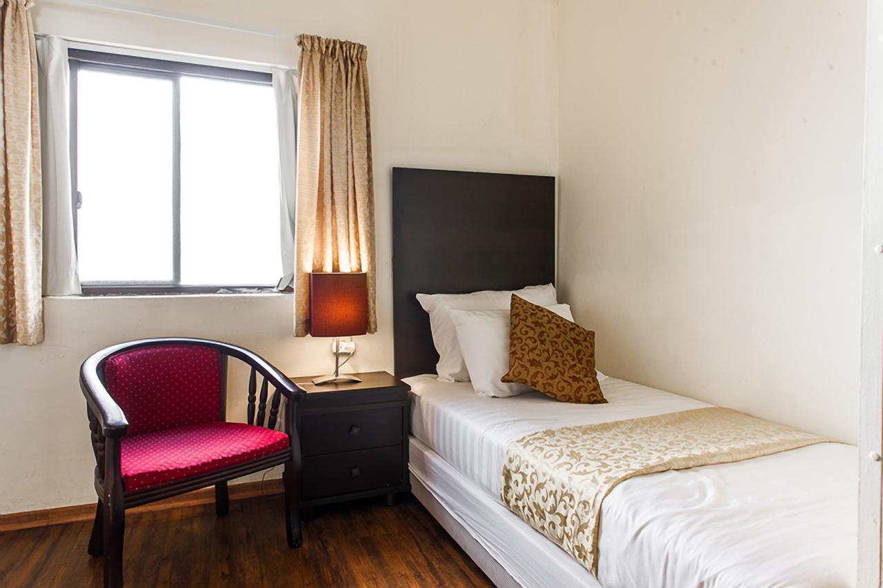 A Little House In Rechavia Hotel Jerusalem Exterior photo