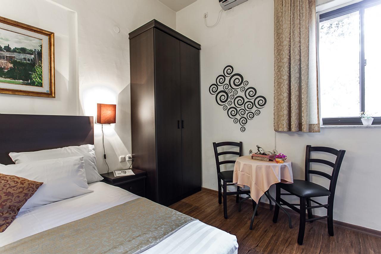 A Little House In Rechavia Hotel Jerusalem Exterior photo
