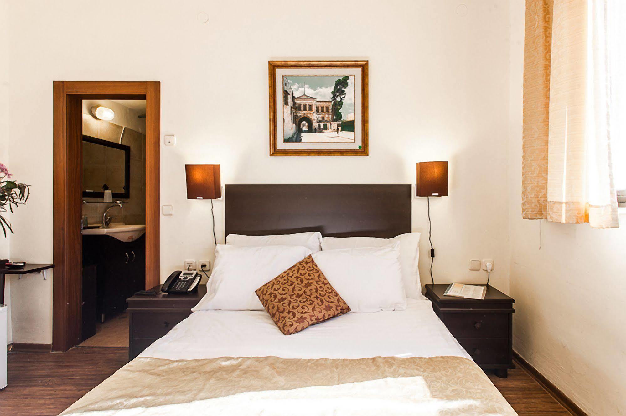 A Little House In Rechavia Hotel Jerusalem Exterior photo