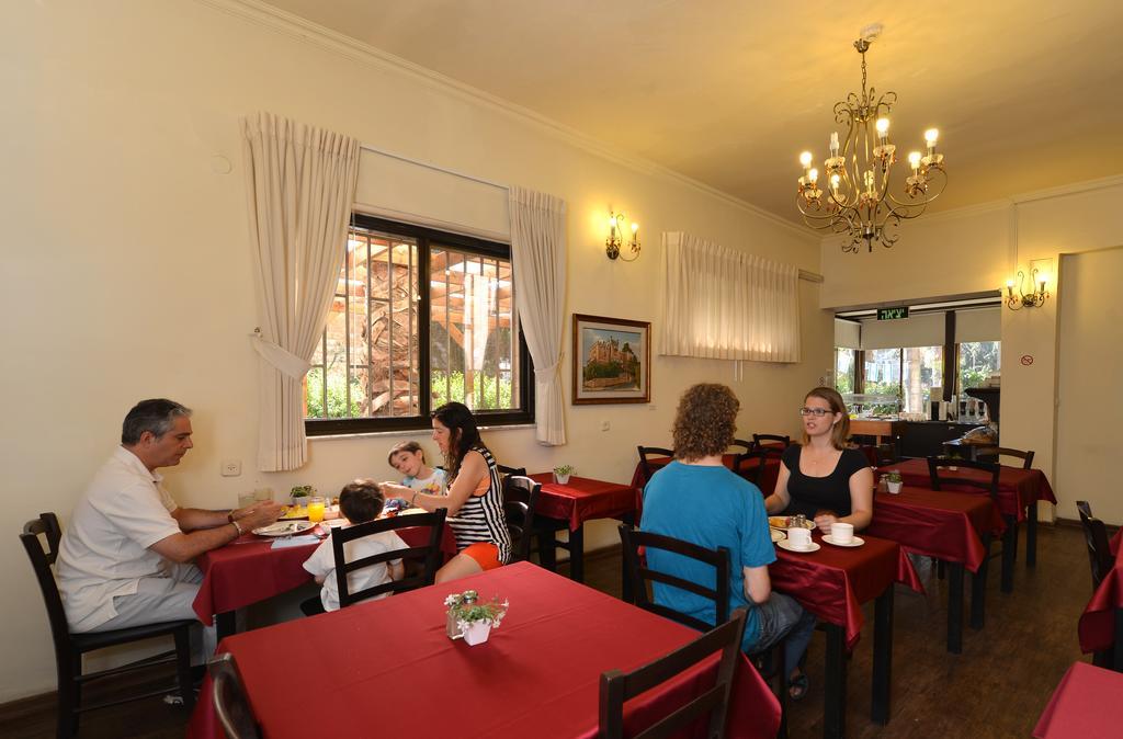 A Little House In Rechavia Hotel Jerusalem Exterior photo